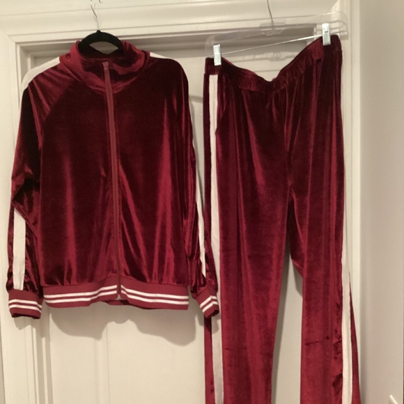 2 PC-VELVET VELOR TRACKSUIT ( Size: XL) ( Color: Wine Red) ( PREOWNED) - Picture 3 of 7